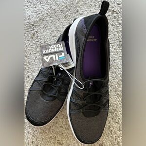 NWT Fila No Tie Sneakers